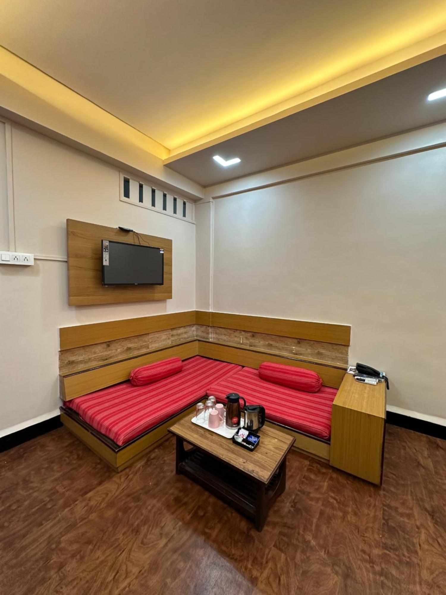 Hotel Samrat, Kolhapur Exterior photo