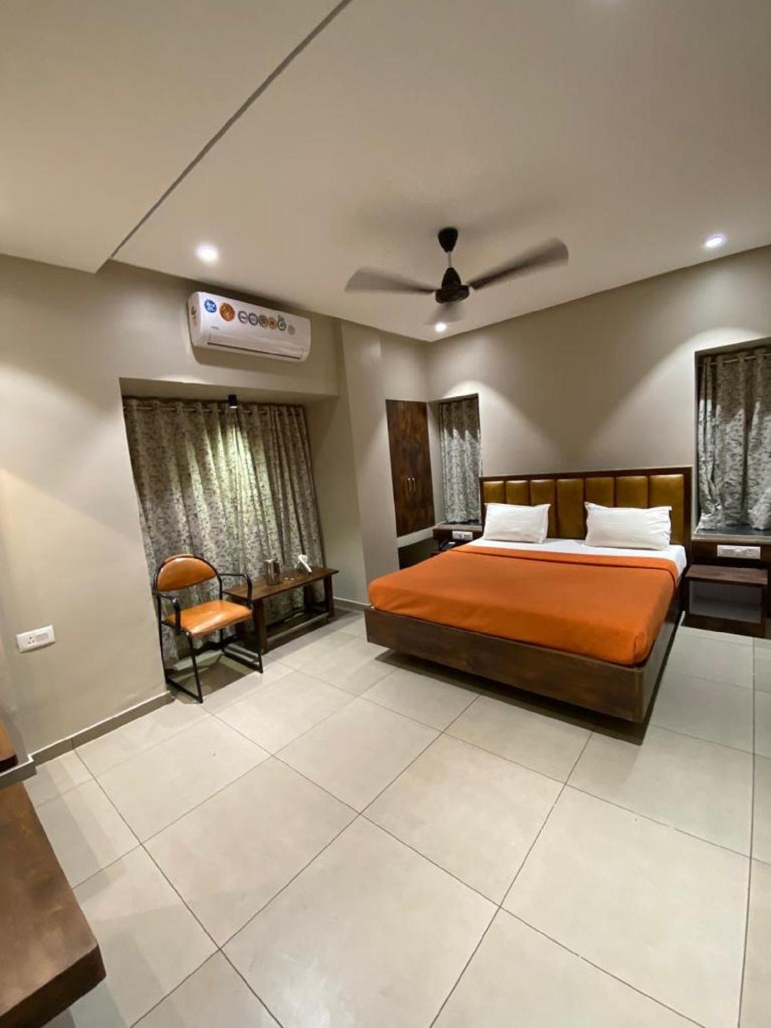 Hotel Samrat, Kolhapur Exterior photo