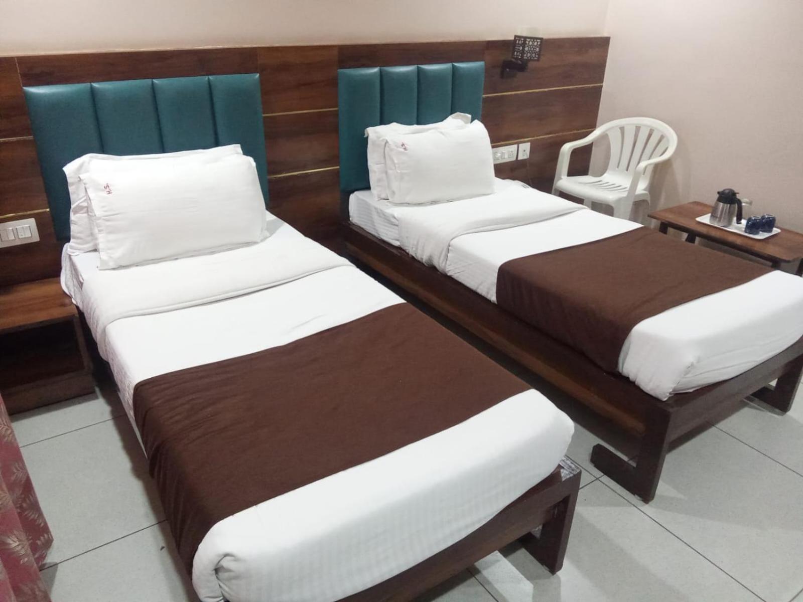 Hotel Samrat, Kolhapur Exterior photo